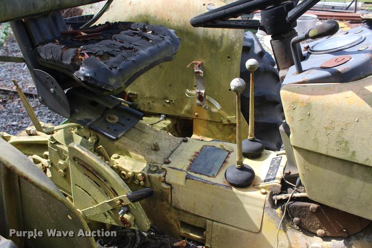 image for item AQ9578 1968 John Deere JD300 tractor