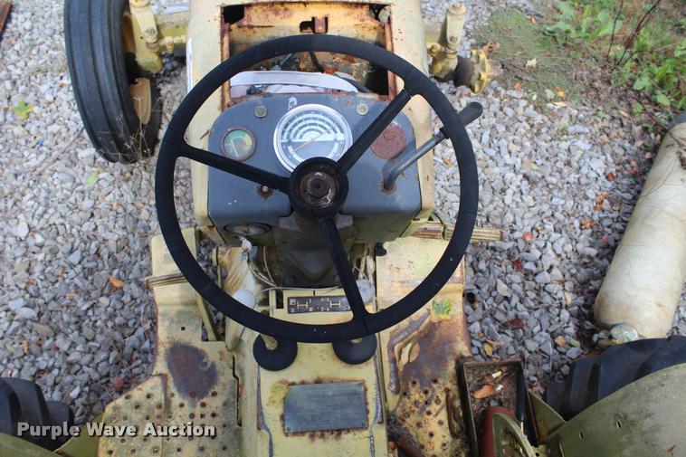 image for item AQ9578 1968 John Deere JD300 tractor