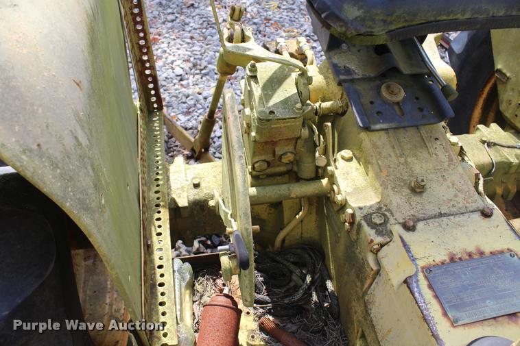 image for item AQ9578 1968 John Deere JD300 tractor