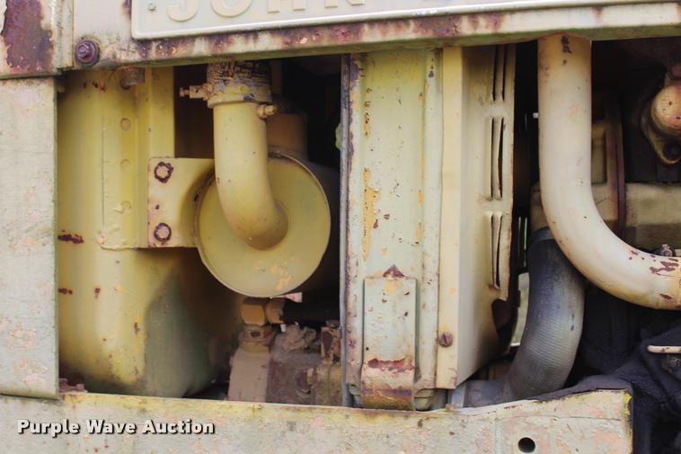 image for item AQ9578 1968 John Deere JD300 tractor