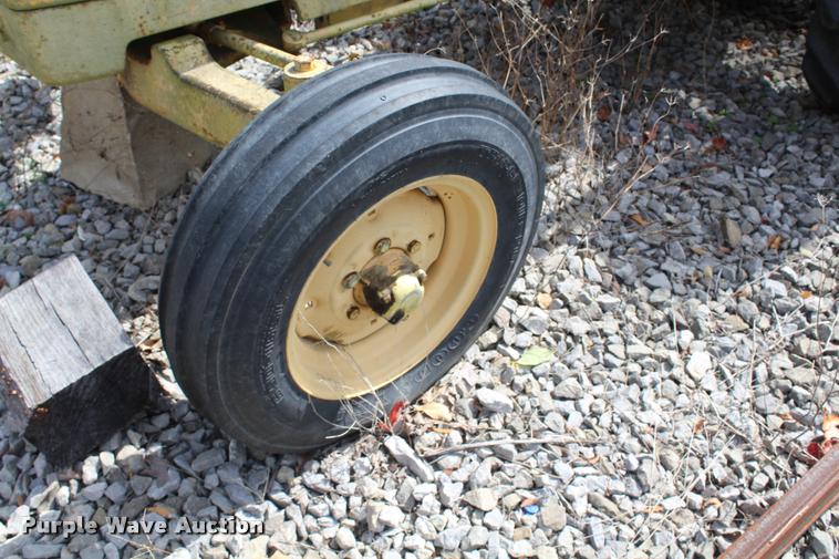 image for item AQ9578 1968 John Deere JD300 tractor