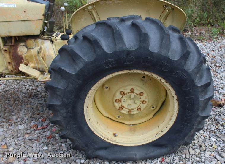 image for item AQ9578 1968 John Deere JD300 tractor