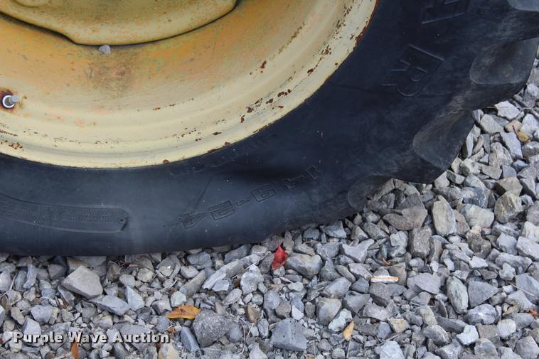 image for item AQ9578 1968 John Deere JD300 tractor