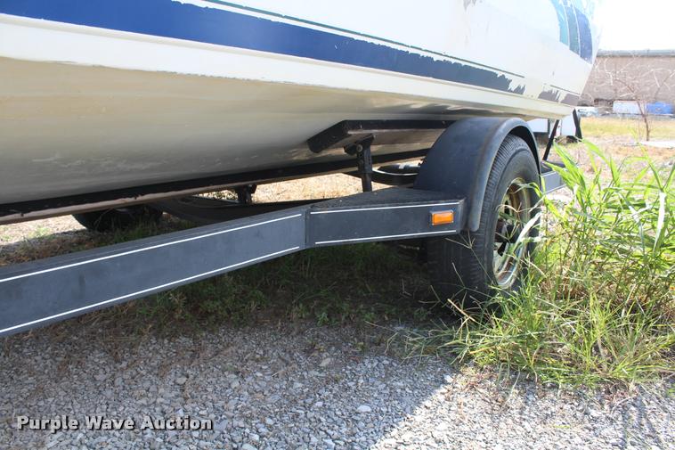 image for item AQ9585 1996 Ranger Cherokee 238 v-bottom boat