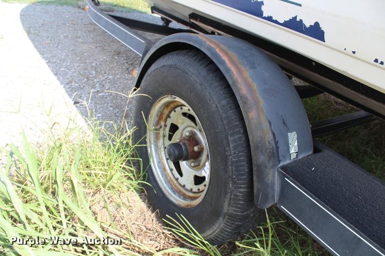 image for item AQ9585 1996 Ranger Cherokee 238 v-bottom boat