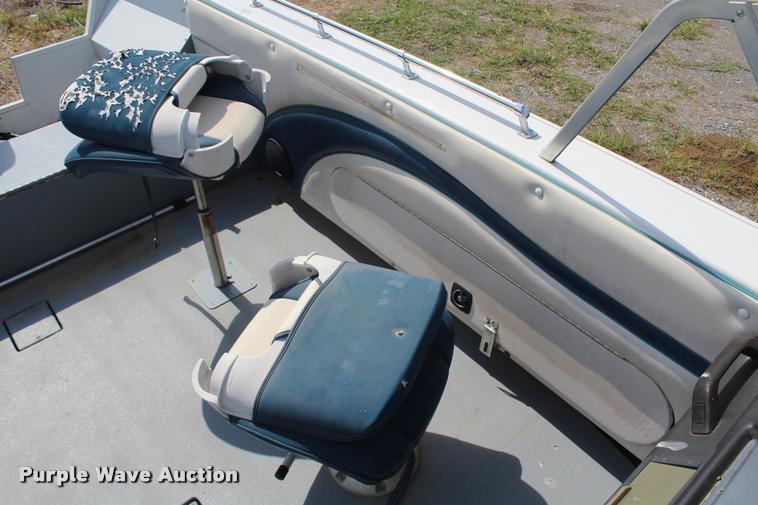 image for item AQ9585 1996 Ranger Cherokee 238 v-bottom boat