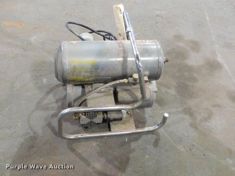 image for item CD9259 Air compressors and tools