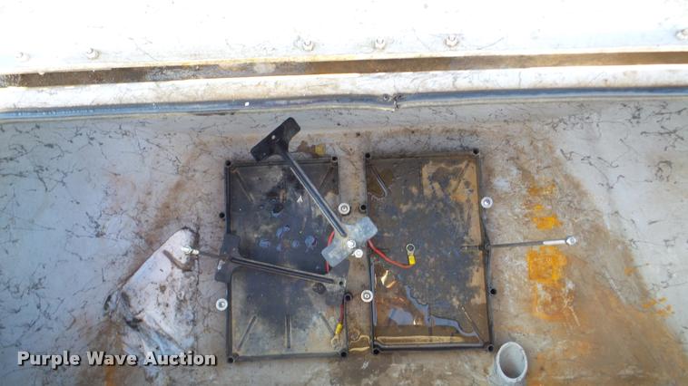 image for item DA8894 2005 Blue Wave 190 Classic boat