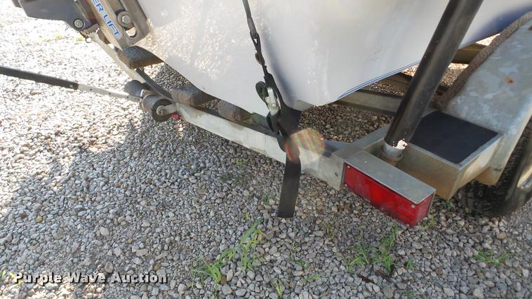 image for item DA8894 2005 Blue Wave 190 Classic boat