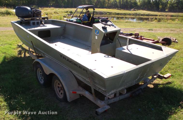 image for item DA8898 2004 Grizzly Tracker 2072 boat