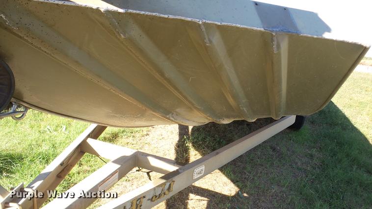 image for item DA8898 2004 Grizzly Tracker 2072 boat