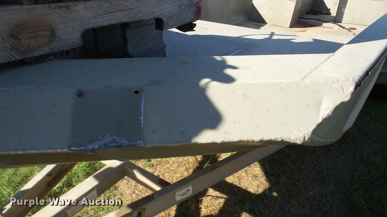 image for item DA8898 2004 Grizzly Tracker 2072 boat