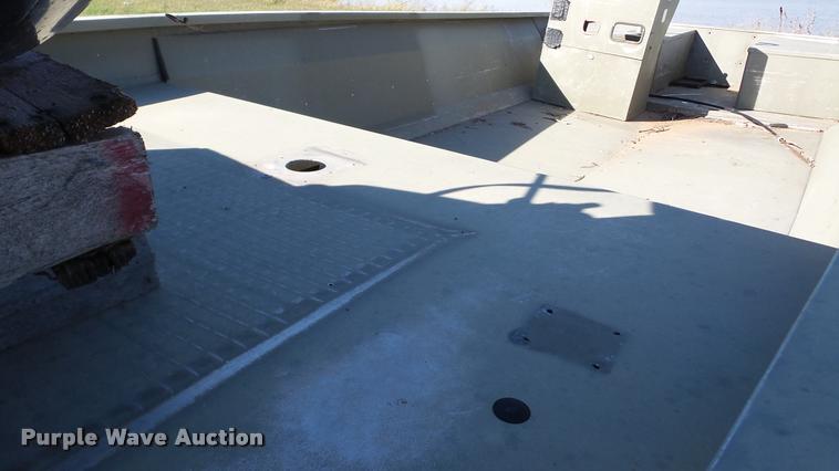 image for item DA8898 2004 Grizzly Tracker 2072 boat