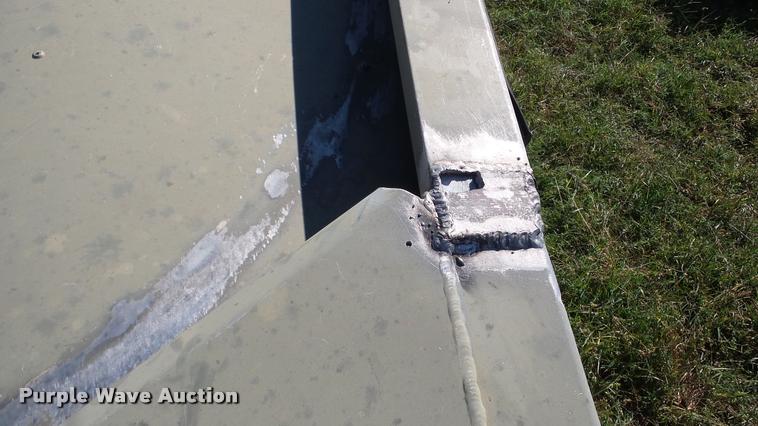 image for item DA8898 2004 Grizzly Tracker 2072 boat