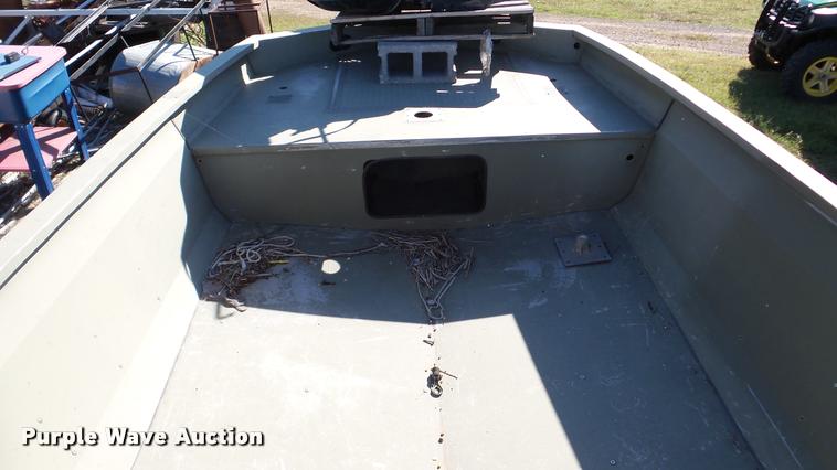 image for item DA8898 2004 Grizzly Tracker 2072 boat