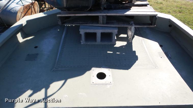 image for item DA8898 2004 Grizzly Tracker 2072 boat