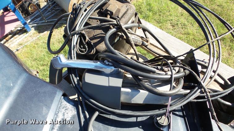 image for item DA8898 2004 Grizzly Tracker 2072 boat