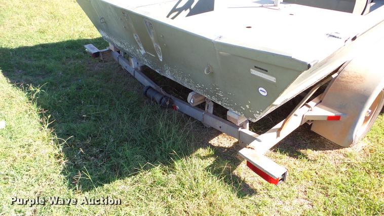 image for item DA8898 2004 Grizzly Tracker 2072 boat