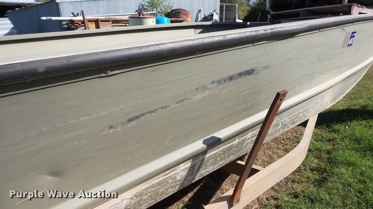 image for item DA8898 2004 Grizzly Tracker 2072 boat