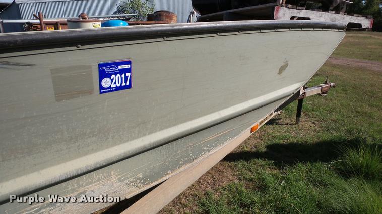 image for item DA8898 2004 Grizzly Tracker 2072 boat