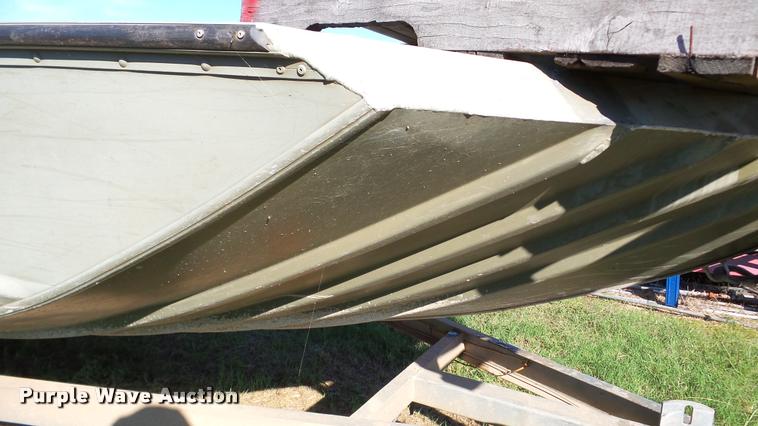 image for item DA8898 2004 Grizzly Tracker 2072 boat