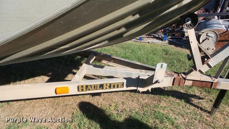 image for item DA8898 2004 Grizzly Tracker 2072 boat