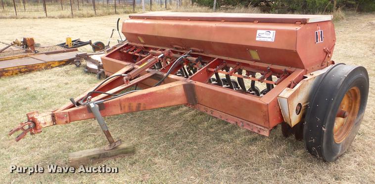 image for item DA8900 International 510 grain drill