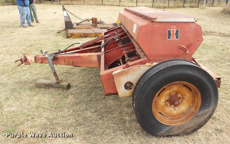 image for item DA8900 International 510 grain drill