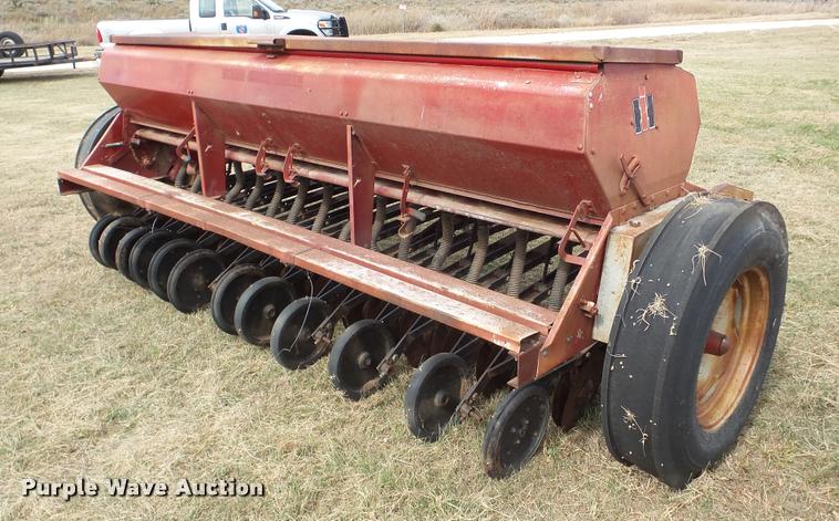 image for item DA8900 International 510 grain drill