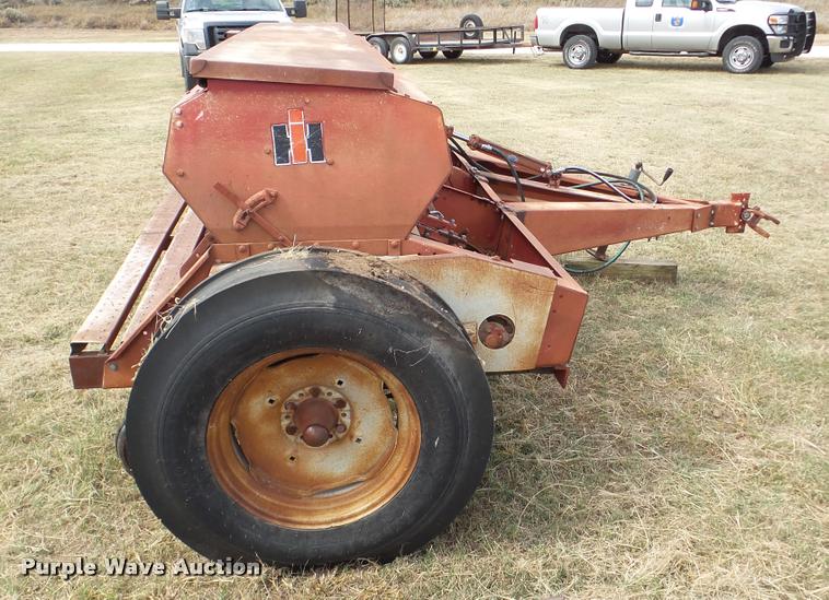 image for item DA8900 International 510 grain drill