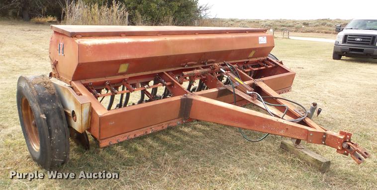 image for item DA8900 International 510 grain drill