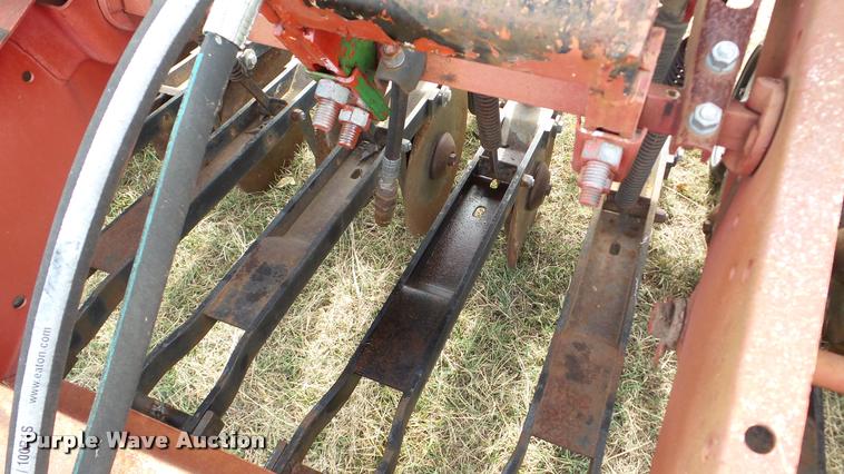 image for item DA8900 International 510 grain drill