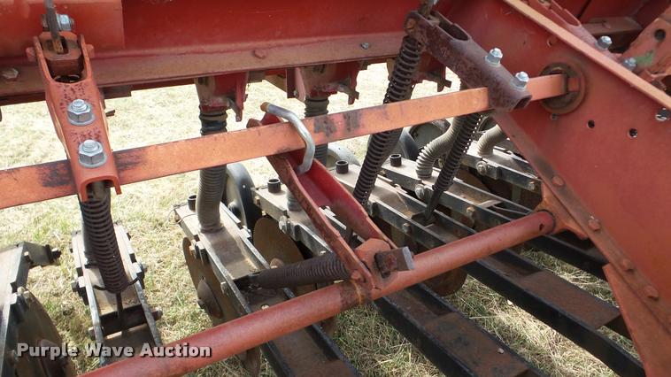 image for item DA8900 International 510 grain drill
