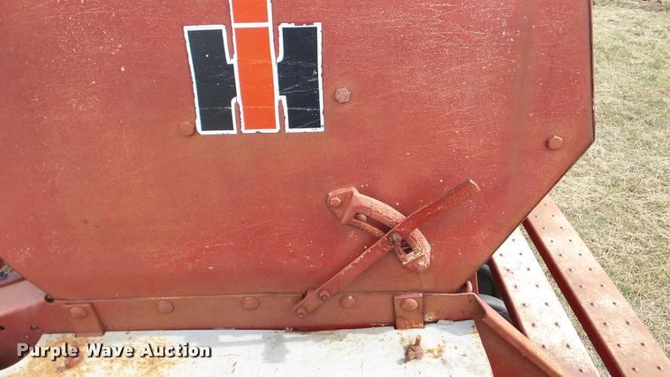 image for item DA8900 International 510 grain drill