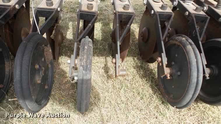 image for item DA8900 International 510 grain drill