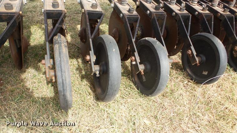 image for item DA8900 International 510 grain drill