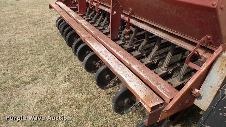 image for item DA8900 International 510 grain drill