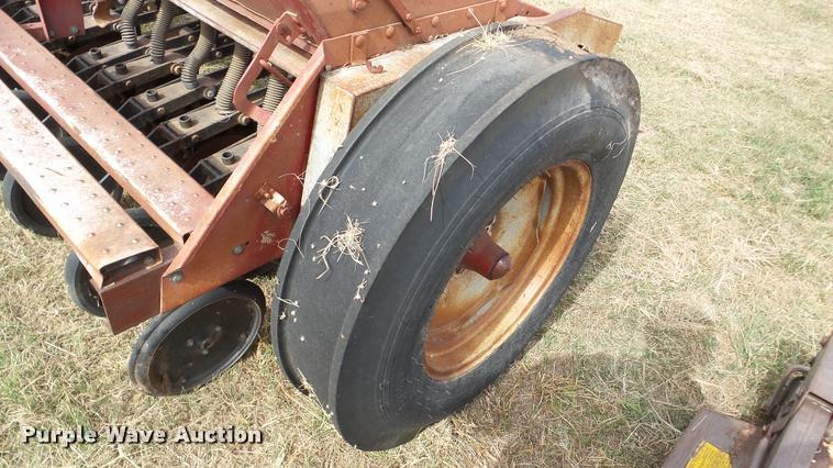 image for item DA8900 International 510 grain drill