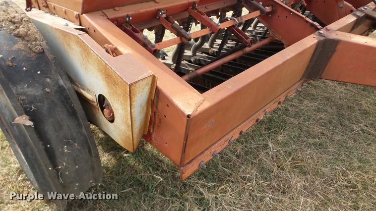 image for item DA8900 International 510 grain drill