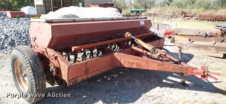 image for item DA8907 International 510 grain drill