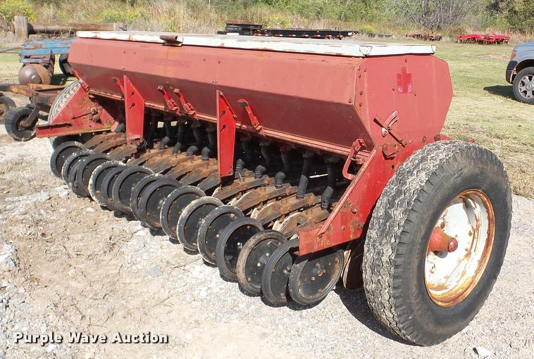 image for item DA8907 International 510 grain drill