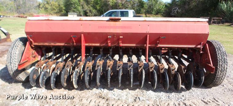 image for item DA8907 International 510 grain drill