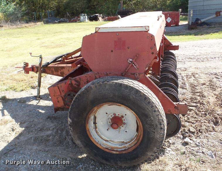 image for item DA8907 International 510 grain drill