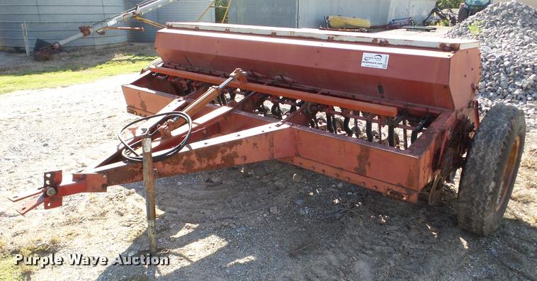 image for item DA8907 International 510 grain drill