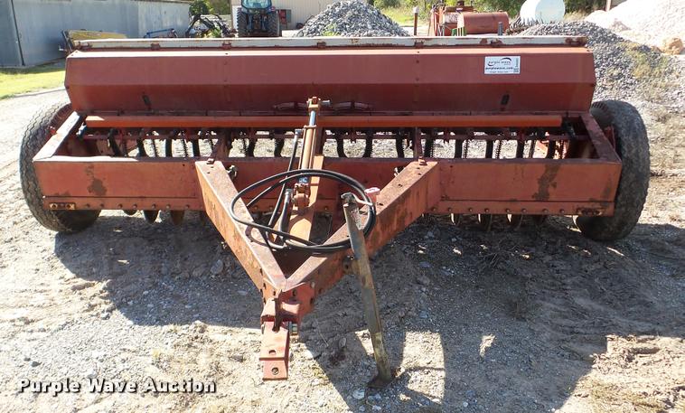 image for item DA8907 International 510 grain drill