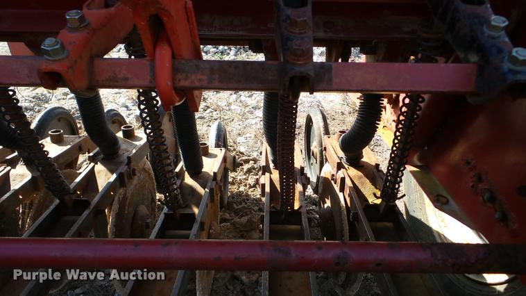 image for item DA8907 International 510 grain drill