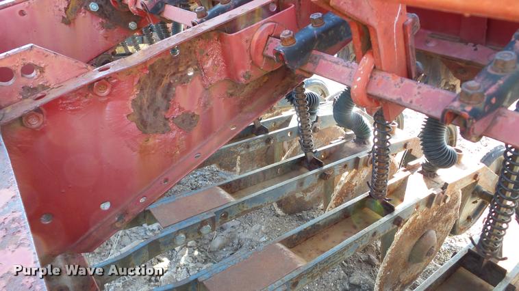 image for item DA8907 International 510 grain drill