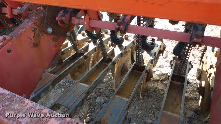 image for item DA8907 International 510 grain drill