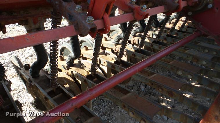 image for item DA8907 International 510 grain drill