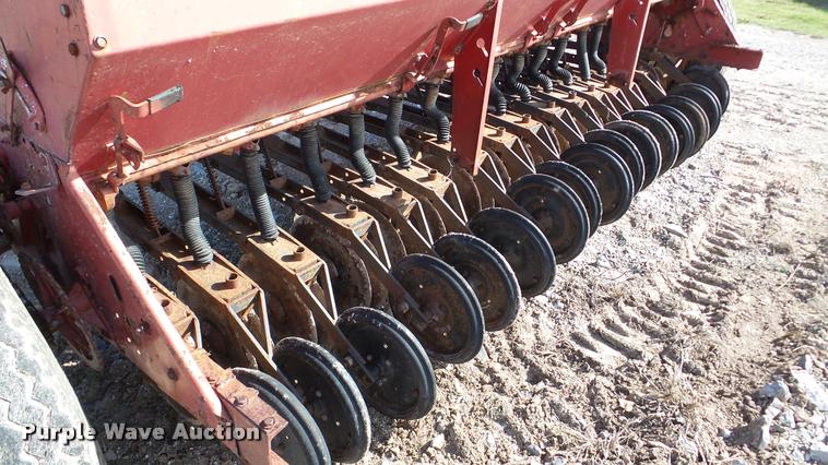 image for item DA8907 International 510 grain drill